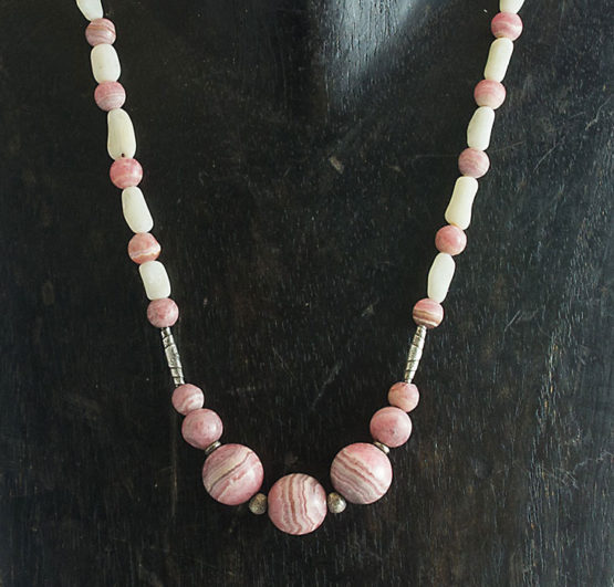 Collier ajustable rhodochrosite et nacre